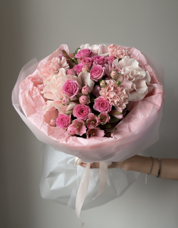 Букет из роз, кустовых роз, альстромерий и гвоздик #3741