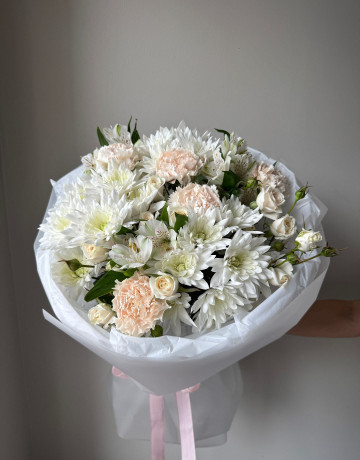 Букет из гвоздик, альстромерий, кустовой розы и хризантем #3731