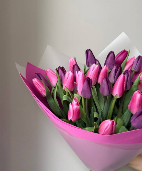 Букет микс из 35 сиреневых тюльпанов #3858 - Цветочный21