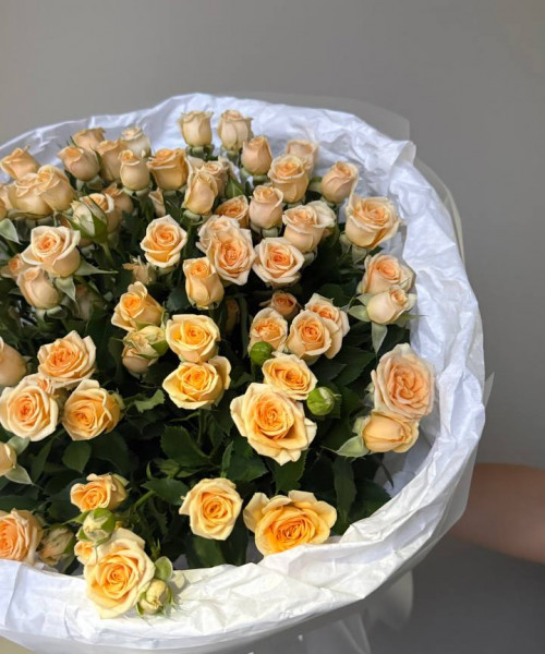 Букет из 15 оранжевых кустовых роз #3857 - Цветочный21