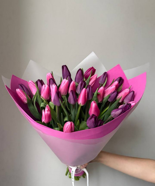 Букет микс из 35 сиреневых тюльпанов #3858 - Цветочный21