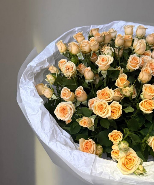 Букет из 15 оранжевых кустовых роз #3857 - Цветочный21