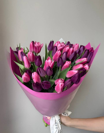 Бкет микс из 51 сиреневых тюльпанов #3859
