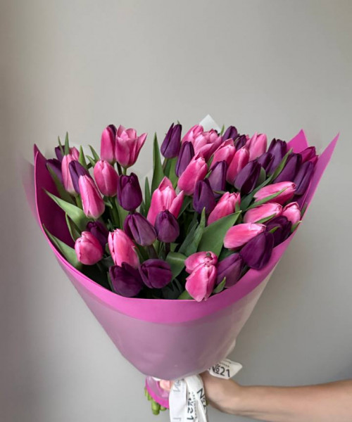 Бкет микс из 51 сиреневых тюльпанов #3859 - Цветочный21