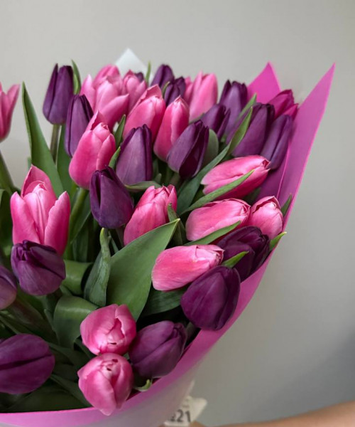 Бкет микс из 51 сиреневых тюльпанов #3859 - Цветочный21
