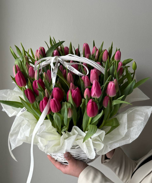 Корзина из 61 тюльпана #3813 - Цветочный21