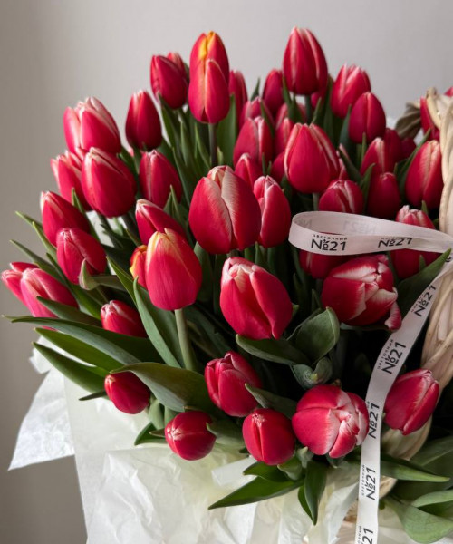 Корзина из 101 тюльпанов #3822 - Цветочный21