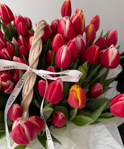 Корзина из 101 тюльпанов #3822 - Цветочный21