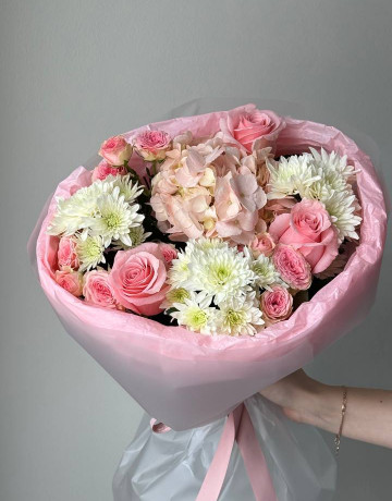 Букет из гортензии, хризантем и роз #3852