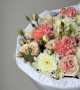 Букет с хризаномой, розами и диантусами #3854