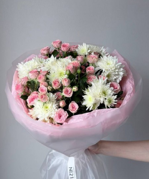 Нежный букет с хризантемой, кустовой розой #3866 - Цветочный21