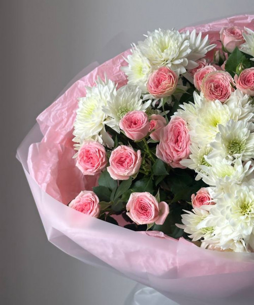 Нежный букет с хризантемой, кустовой розой #3866 - Цветочный21