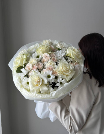 Букет из роз,хризантем и гвоздик #3795