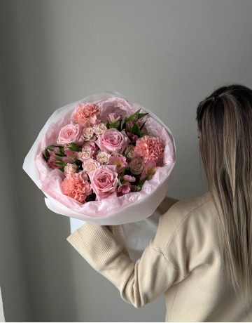 Букет из альстромерий,роз,гвоздик и кустовых роз #3798