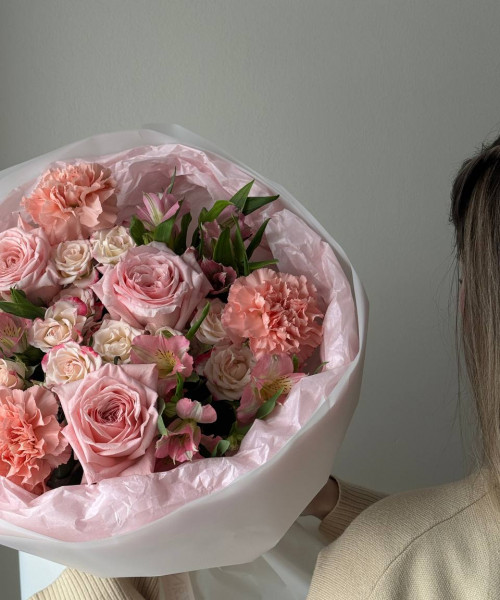 Букет из альстромерий,роз,гвоздик и кустовых роз #3798 - Цветочный21