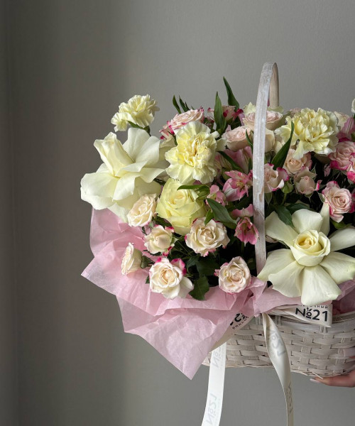 Композиция французских роз,гвоздик,альстромерий и кустовой розы #3799 - Цветочный21