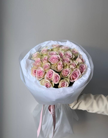 Букет из 25 нежно-розовых роз  #3806