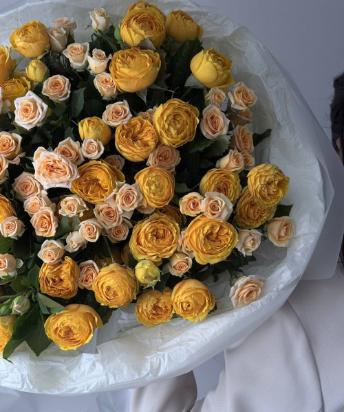 Букет из микса кустовых роз - Цветочный21