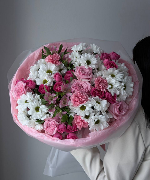 Сборный букет с хризантемой, альстромерией, гвоздикой и миксом роз - Цветочный21