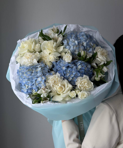 Сборный букет из гортензий, французских роз, альстромерий и кустовых роз - Цветочный21