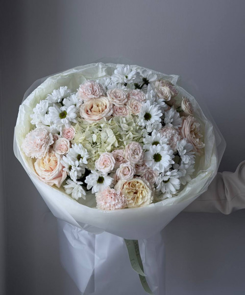 Сборный букет с гортензией, хризантемой, миксом роз и гвоздикой - Цветочный21