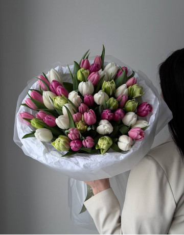 Букет из 51 тюльпана
