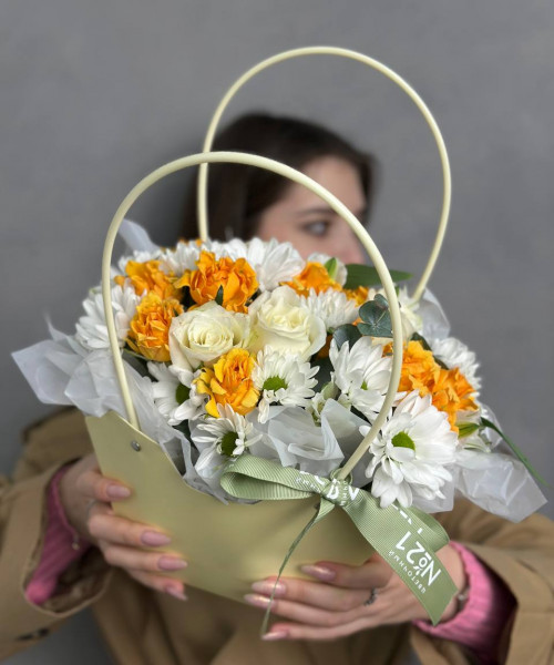 Цветочная композиция на день влюбленных из роз, хризантем, альстромерий и эвкалипта #3495 - Цветочный21 Цветочная композиция на день влюбленных из роз, хризантем, альстромерий и эвкалипта #3495 - Цветочный21