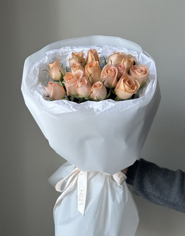 Букет из 15 нежных персиковых роз #3789