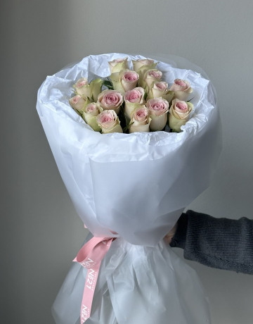 Букет из 15 ярких роз #3791