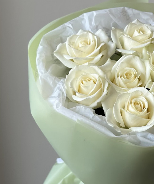 Букет из 7 белых роз 50 см #3721 - Цветочный21