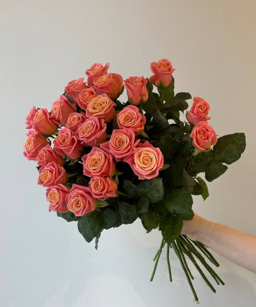 Букет из 25 коралловых роз #3873 - Цветочный21