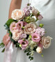 Розовый букет цветов для невесты #6 из роз, эустом и маттиол.