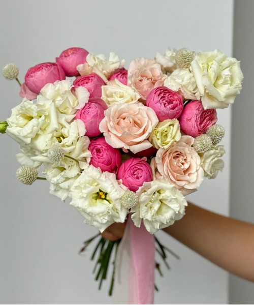 Бело розовый букет невесты из пионовидных роз, роз и эустом #7 - Цветочный21