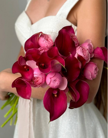 Букет невесты с бордовыми цветами #4 - каллы и розы