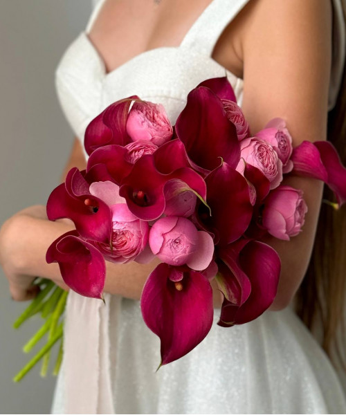 Букет невесты с бордовыми цветами #4 - каллы и розы - Цветочный21