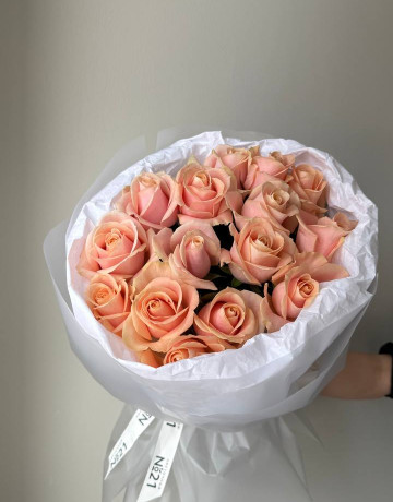 Букет из 15 персиковых роз #3832
