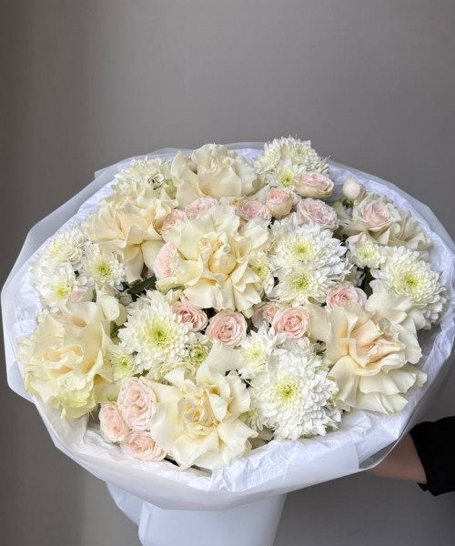 Букет с хризантемой и французскими розами #3829 - Цветочный21