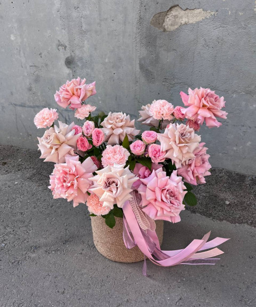 Композиция из кустовых и пионовидных роз #155 - Цветочный21