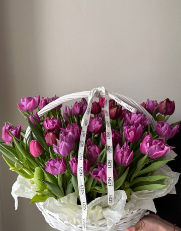 Композиция из 75 пионовидных тюльпанов #3820