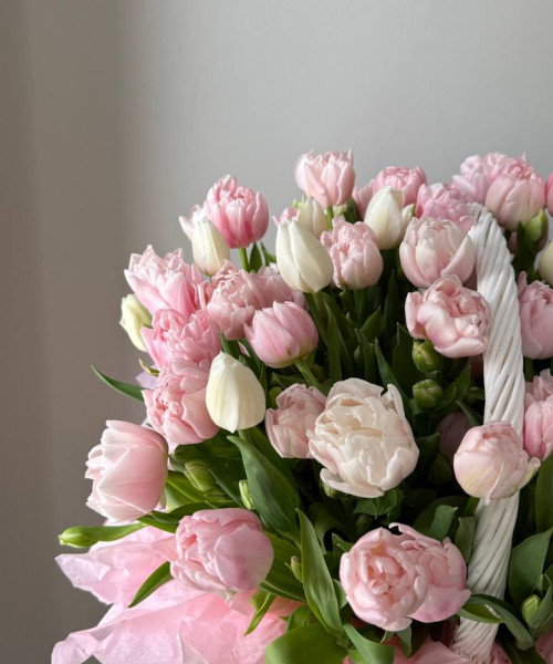 Корзина из 75 пионовидных тюльпанов #3821 - Цветочный21
