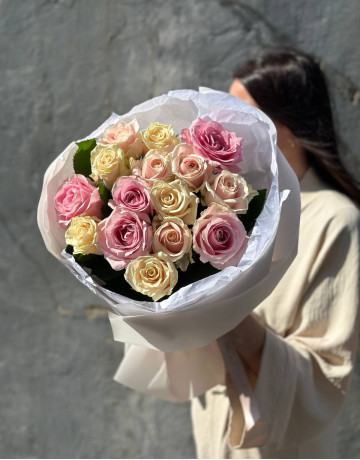 Нежный букет из 15 роз #3682
