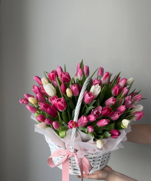 Корзина из 65 тюльпанов #3815 - Цветочный21