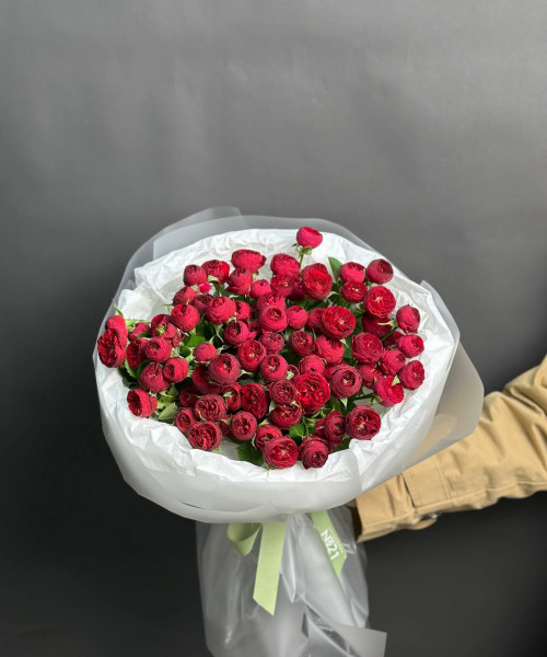 Монобукет из 29 красных кустовых роз #3594 - Цветочный21 Монобукет из 29 красных кустовых роз #3594 - Цветочный21