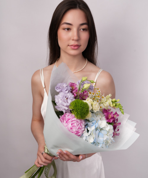 Букет из гортензий, гвоздик, эустом, альстромерий, антирринума, кустовых роз и ромашек #3674 - Цветочный21 Букет из гортензий, гвоздик, эустом, альстромерий, антирринума, кустовых роз и ромашек #3674 - Цветочный21