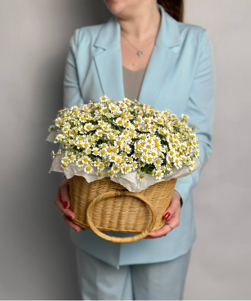 Композиция с ромашкой в корзине #1804 - Цветочный21