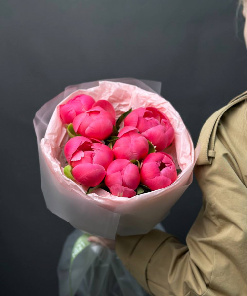 Монобукет из 7 пионов 50 см в круглой упаковке #3636 - Цветочный21 Монобукет из 7 пионов 50 см в круглой упаковке #3636 - Цветочный21