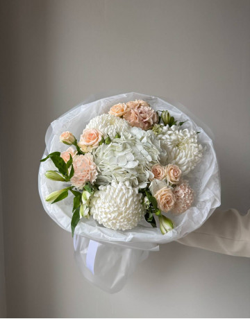 Букет из хризантем, альстромерии и кустовой розы #3748