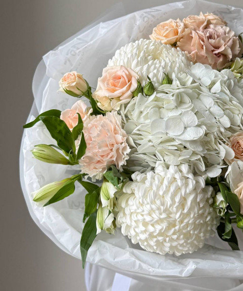 Букет из хризантем, альстромерии и кустовой розы #3748 - Цветочный21