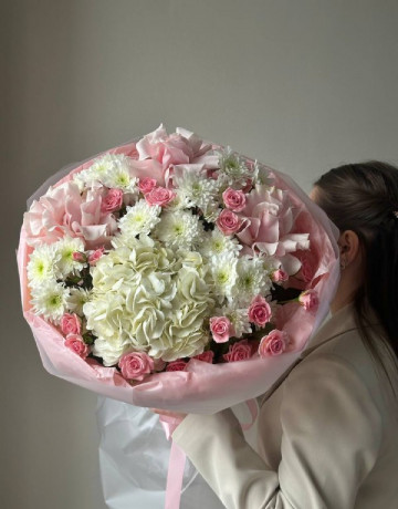 Букет из хризантем, французских роз и гортензии #3766