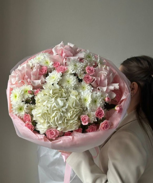 Букет из хризантем, французских роз и гортензии #3766 - Цветочный21